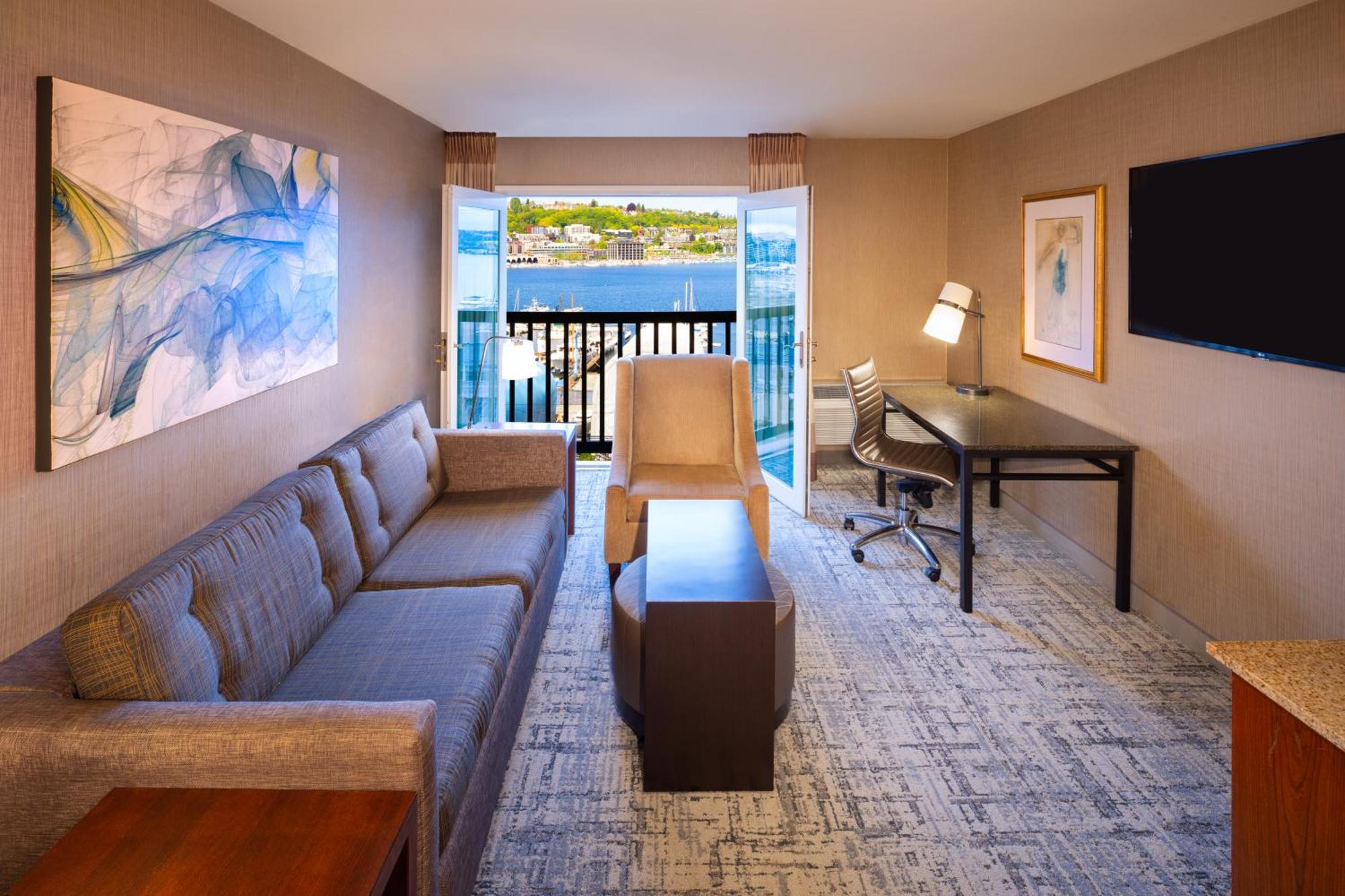 King Suite with Lake View,1746875933:JPEG