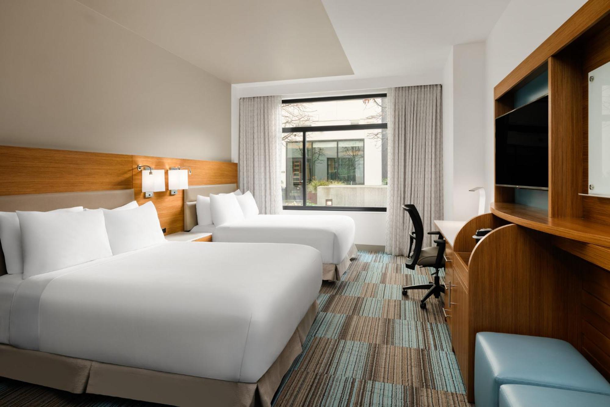 Standard Queen Room with Two Queen Beds and Roll-In Shower - Mobility Access,1758461745:JPEG