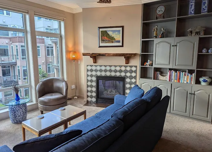 New Downtown 2 Beds, 2 Baths Waterfront Alaska 335